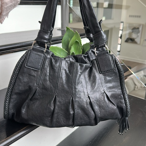 Cole Haan genuine leather shoulder handbag! - Picture 1 of 16